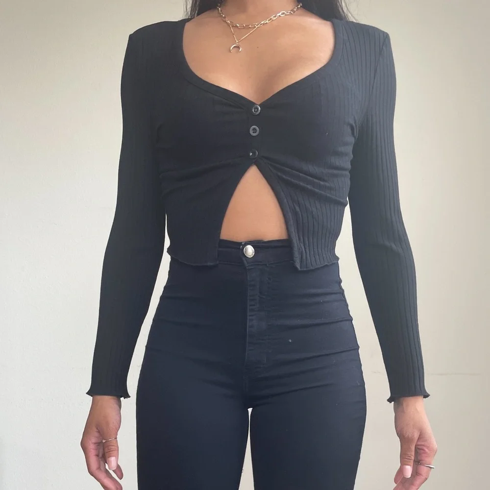 Cropped Ribbed Sweater - Picture 3 of 9